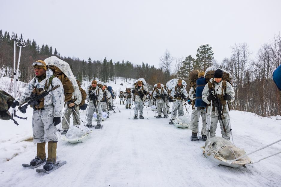 Forberedelsene til Nordic Response er godt i gang. Fra januar har allierte styrker og materiell ankommet for vintertrening i Troms, samt i finsk og svensk del av Lappland. Her trener amerikanske marinesoldater på Setermoen for få dager siden. Etter den store feltøvelsen i Nord-Norge, skal over tusen amerikanske soldater på videre øving i Sverige og Finland. (Foto: Christopher Hernandez/USAs marinekorps)