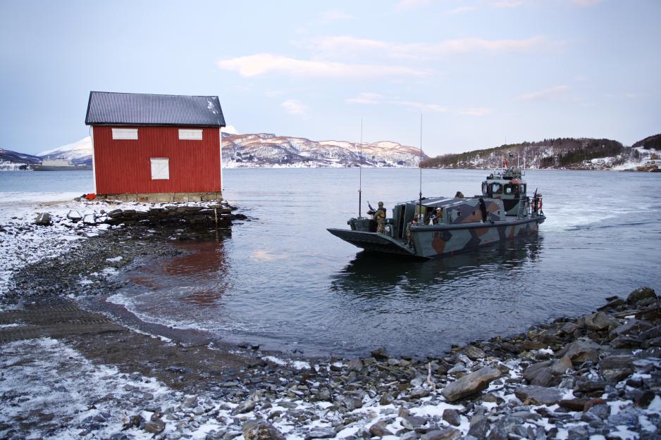 Under Nordic Response skal det utføres landgangsoperasjoner ved kysten av Troms og Finnmark opp til Hammerfest. Her øver nederlandske soldater på landgang i Midt-Troms under Cold Response 2022. (Foto: Torgeir Haugaard/Forsvaret)