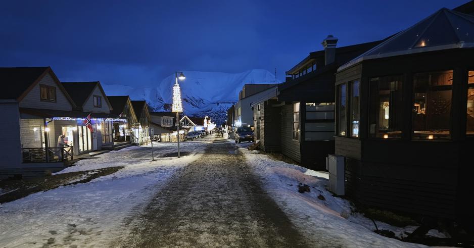 Longyearbyen midt på dagen. Longyearbyen midt på dagen.